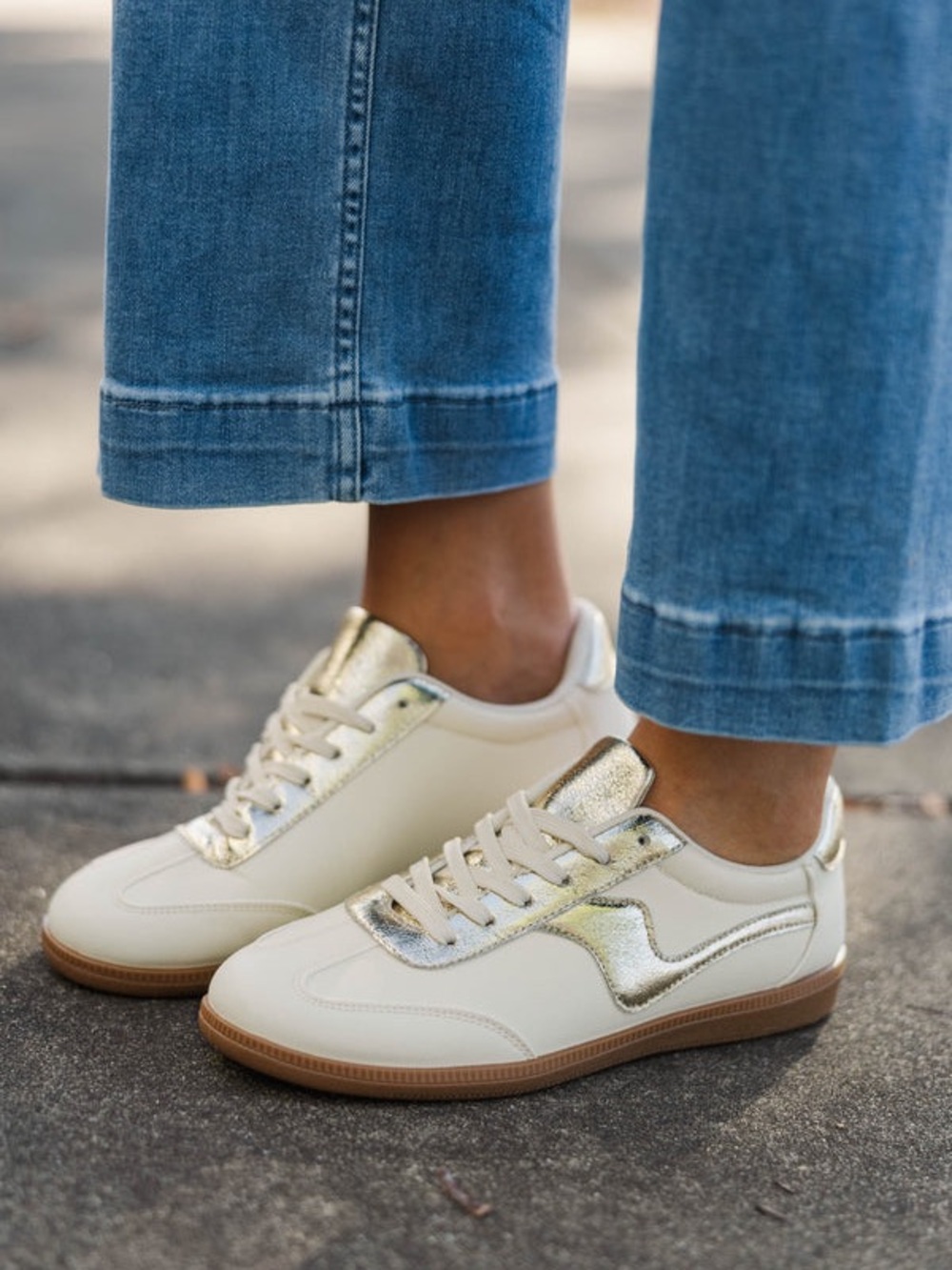 Outwoods Cream Sneakers with Gold Metallic Accents